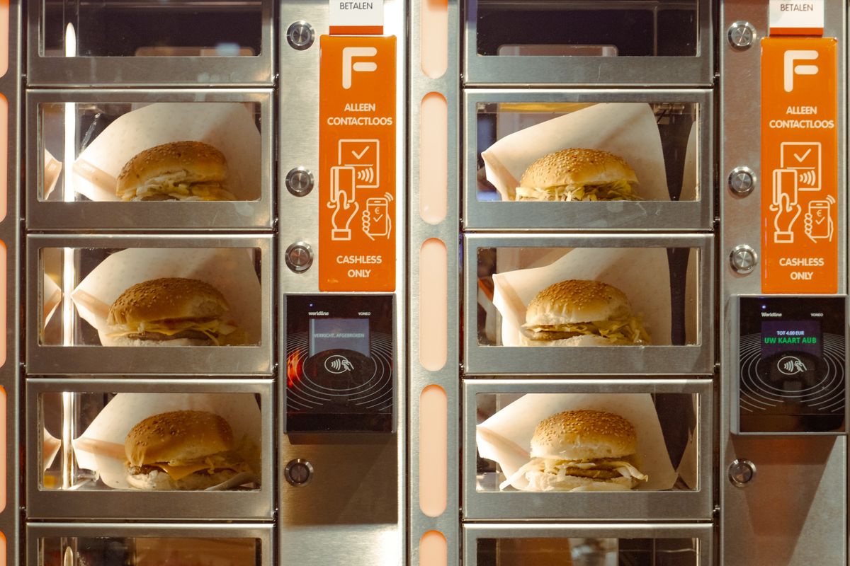 How Much Do You Tip a Robot? On the Moral Confusion of the Tipping Screen 3 A cashless vending machine that sells burgers and accepts card payments